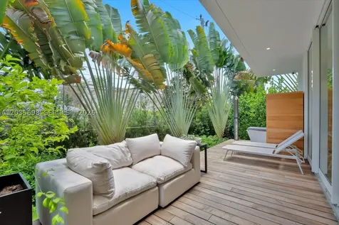 810 W 47 Court Miami Beach FL 33140