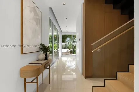 810 W 47 Court Miami Beach FL 33140
