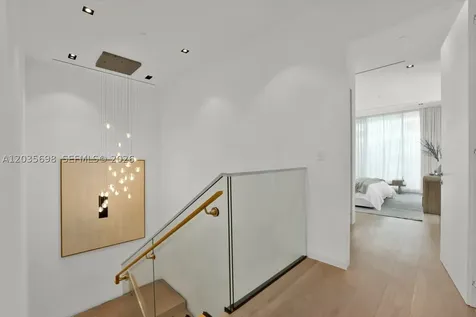 810 W 47 Court Miami Beach FL 33140