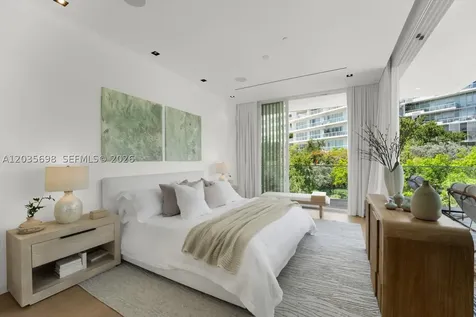 810 W 47 Court Miami Beach FL 33140