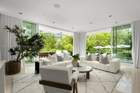 810 W 47 Court Miami Beach FL 33140