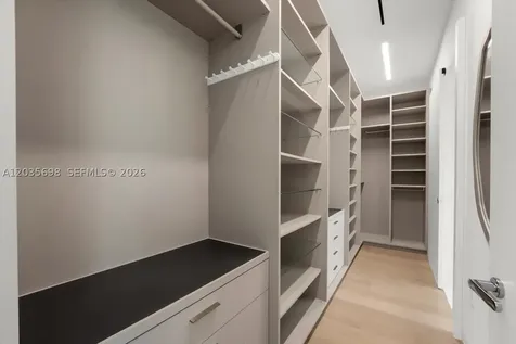 810 W 47 Court Miami Beach FL 33140