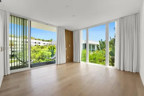 810 W 47 Court Miami Beach FL 33140