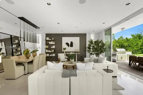 810 W 47 Court Miami Beach FL 33140