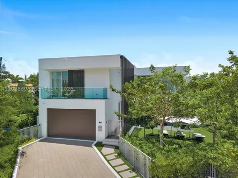 810 W 47 Court Miami Beach FL 33140