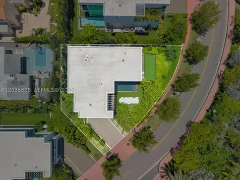 810 W 47 Court Miami Beach FL 33140