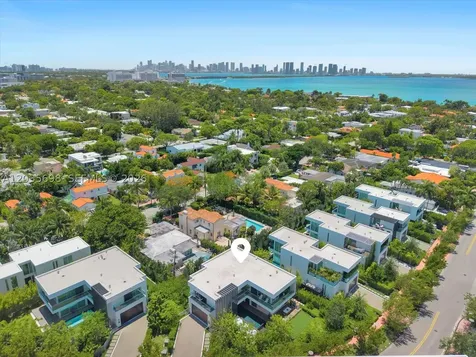 810 W 47 Court Miami Beach FL 33140