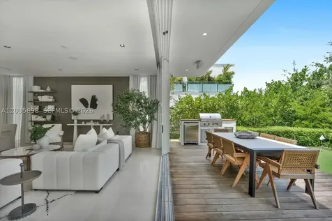 810 W 47 Court Miami Beach FL 33140