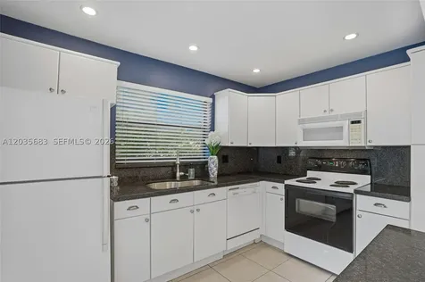 13993 SW 94th Cir Lane Miami FL 33186