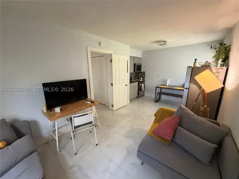 645 NE 35th Street Oakland Park FL 33334