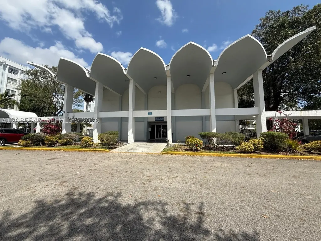 492 NW 165th Street Road Miami FL 33169