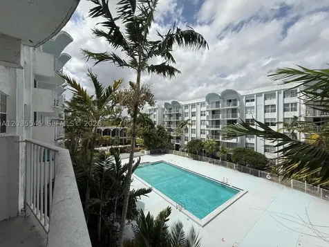 492 NW 165th Street Road Miami FL 33169