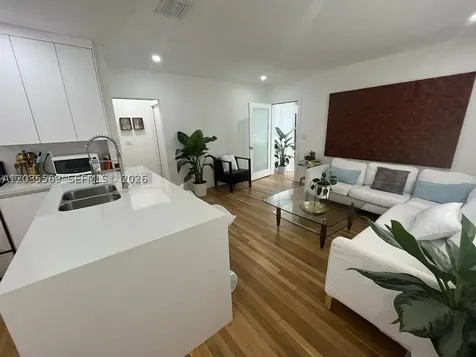 1091 NW 59th Street Miami FL 33127