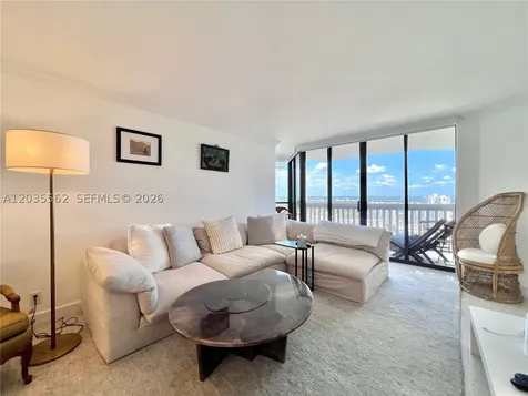 1000 W Island Boulevard Aventura FL 33160