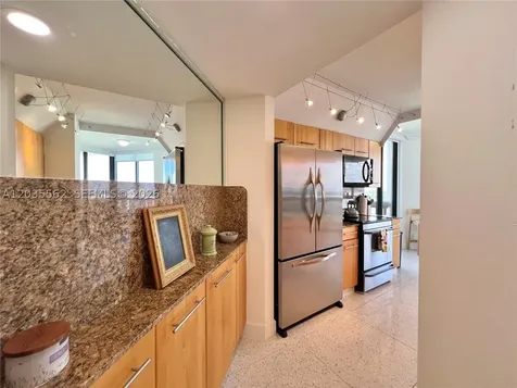 1000 W Island Boulevard Aventura FL 33160