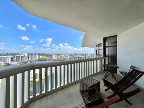 1000 W Island Boulevard Aventura FL 33160