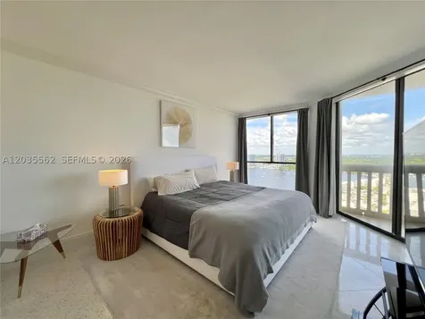 1000 W Island Boulevard Aventura FL 33160