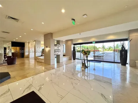 1000 W Island Boulevard Aventura FL 33160