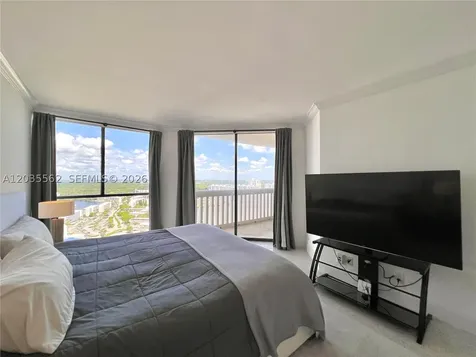 1000 W Island Boulevard Aventura FL 33160