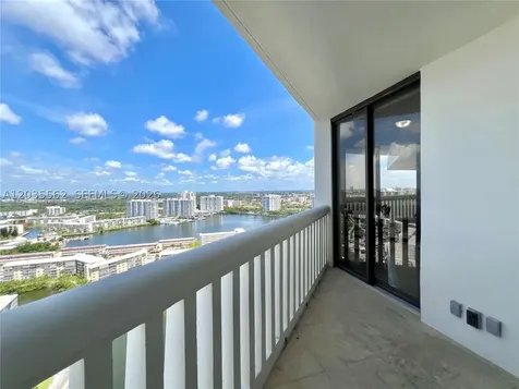 1000 W Island Boulevard Aventura FL 33160