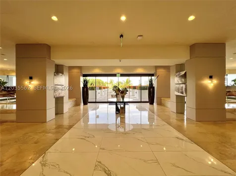 1000 W Island Boulevard Aventura FL 33160