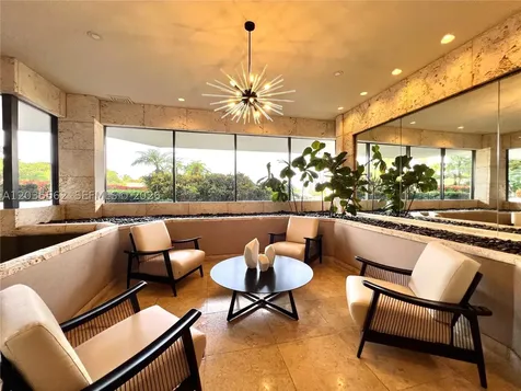 1000 W Island Boulevard Aventura FL 33160
