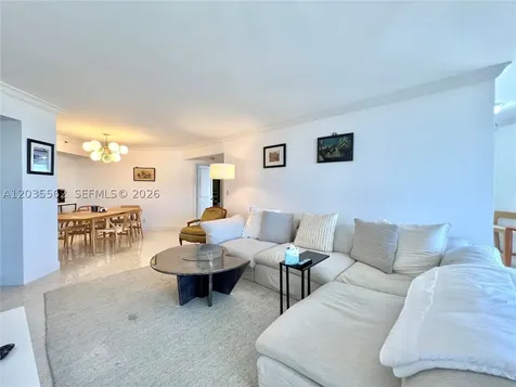 1000 W Island Boulevard Aventura FL 33160