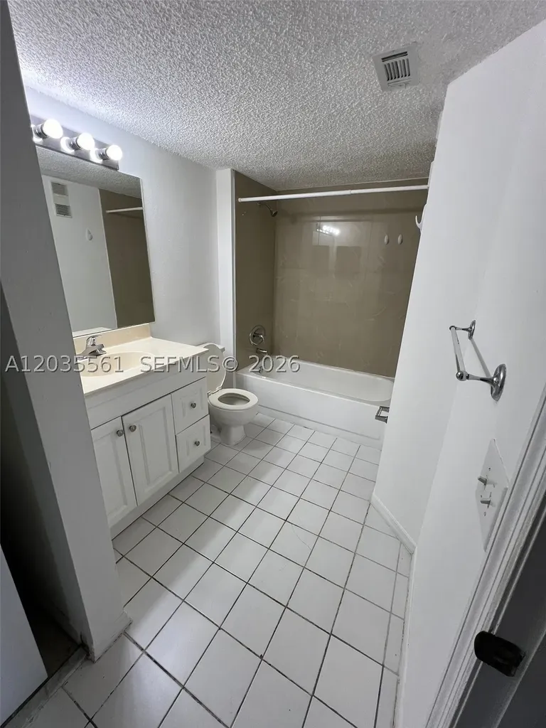 3985 W Mcnab Road Pompano Beach FL 33069