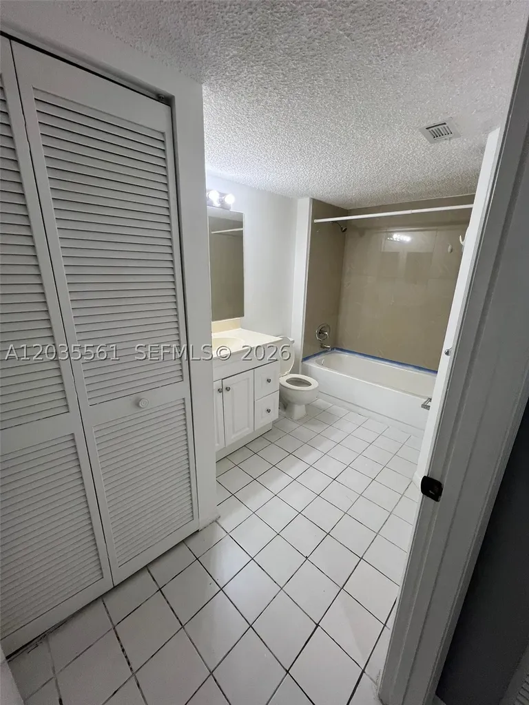 3985 W Mcnab Road Pompano Beach FL 33069