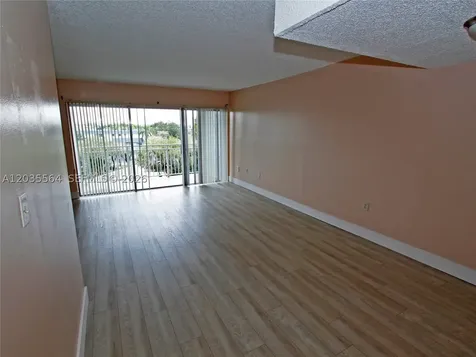 9351 Fontainebleau Boulevard Miami FL 33172