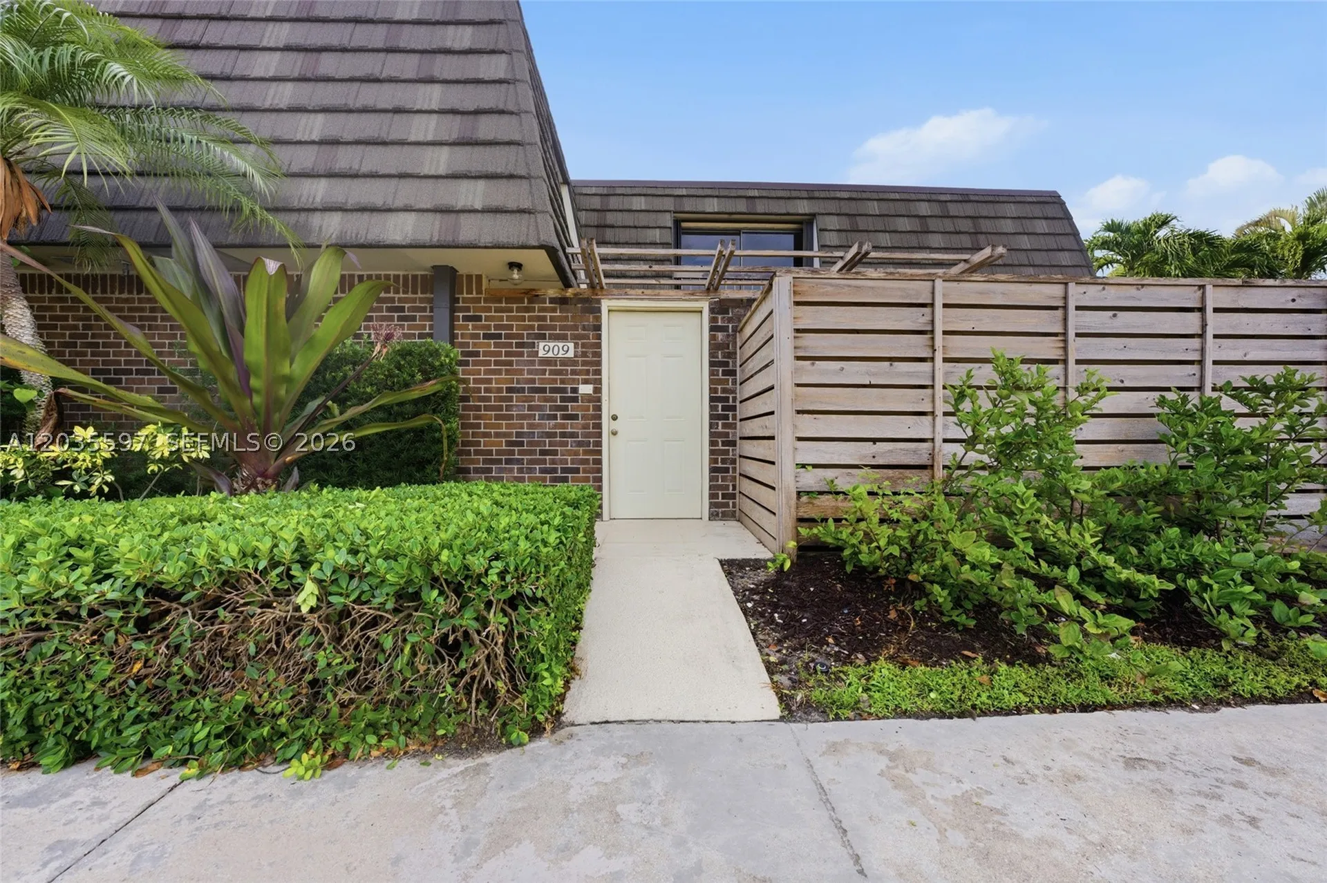 909 9th Terrace Palm Beach Gardens FL 33418