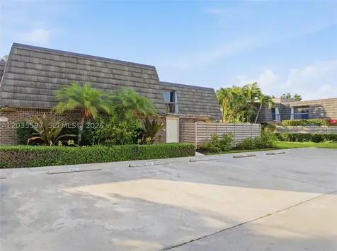 909 9th Terrace Palm Beach Gardens FL 33418