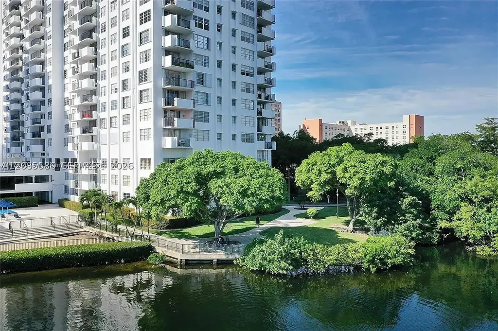 2780 NE 183rd Street Aventura FL 33160