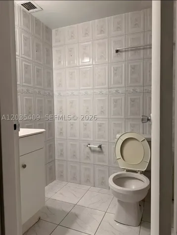 2075 NE 164th Street North Miami Beach FL 33162