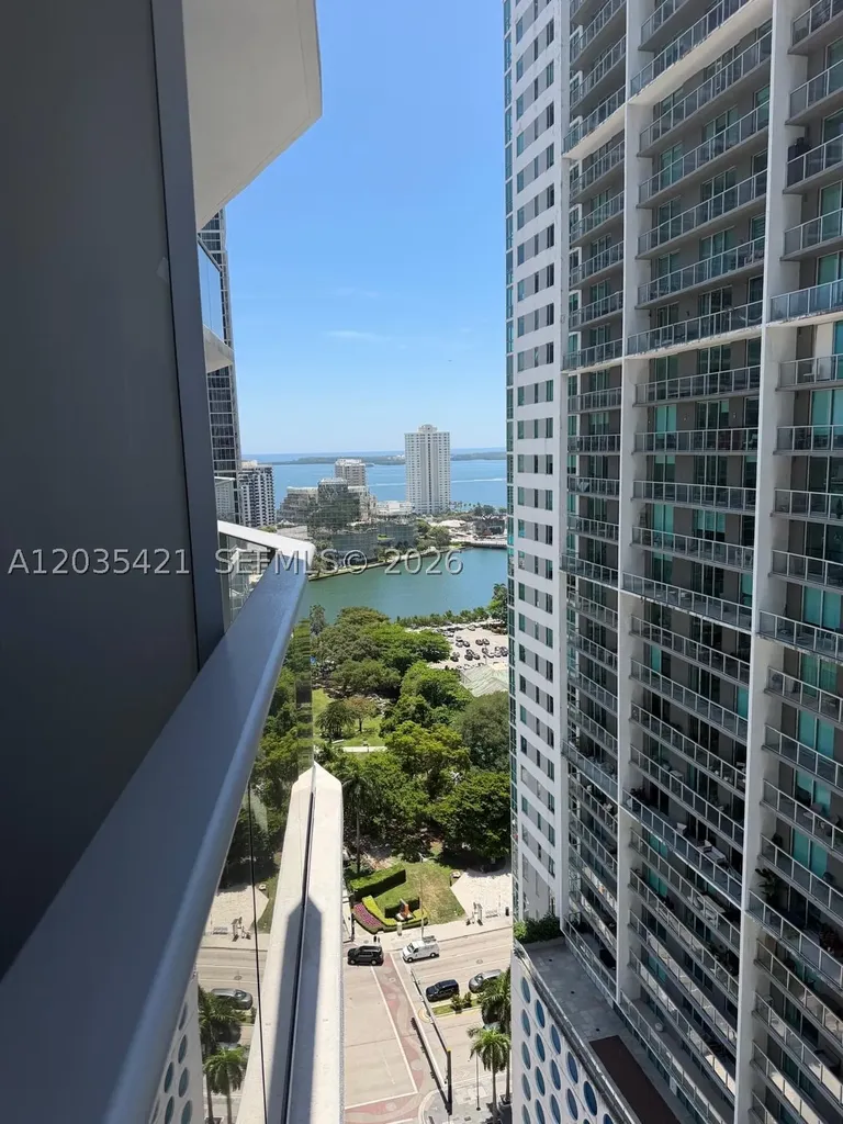 77 SE 5th Miami FL 33131