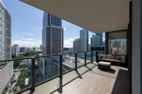 68 SE 6th Street Miami FL 33131