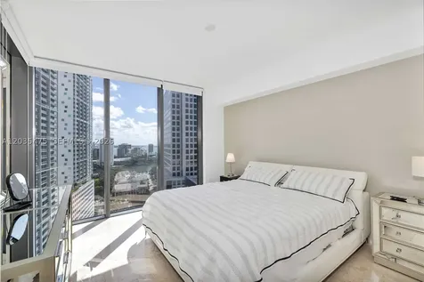 68 SE 6th Street Miami FL 33131