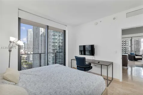 68 SE 6th Street Miami FL 33131
