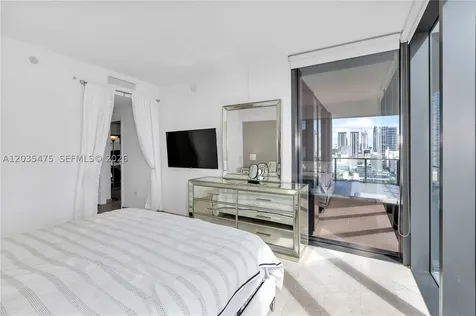68 SE 6th Street Miami FL 33131