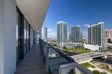 68 SE 6th Street Miami FL 33131
