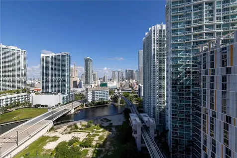 68 SE 6th Street Miami FL 33131