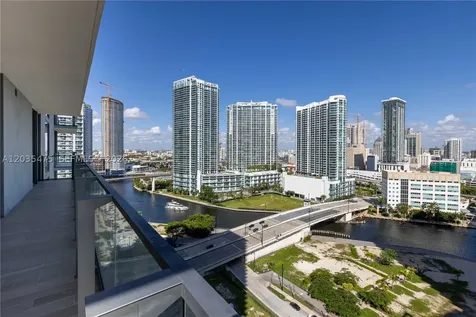68 SE 6th Street Miami FL 33131