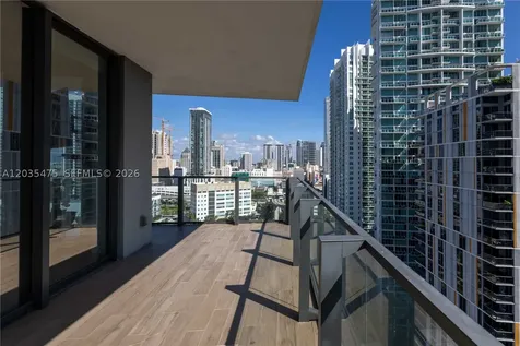 68 SE 6th Street Miami FL 33131