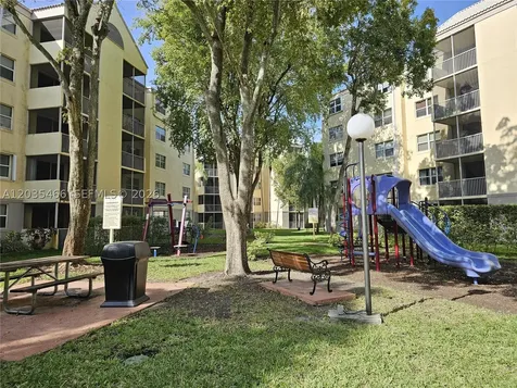 8160 Geneva Court Doral FL 33166