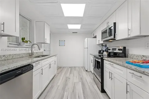 1601 Bay Road Miami Beach FL 33139