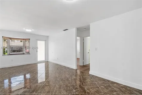 11432 NW 87th Place Hialeah Gardens FL 33018