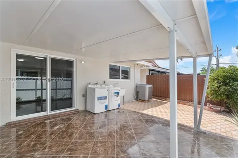 11432 NW 87th Place Hialeah Gardens FL 33018