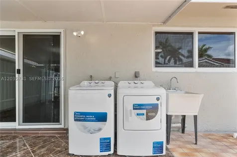 11432 NW 87th Place Hialeah Gardens FL 33018