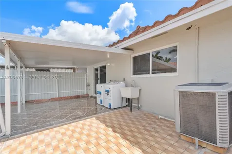 11432 NW 87th Place Hialeah Gardens FL 33018
