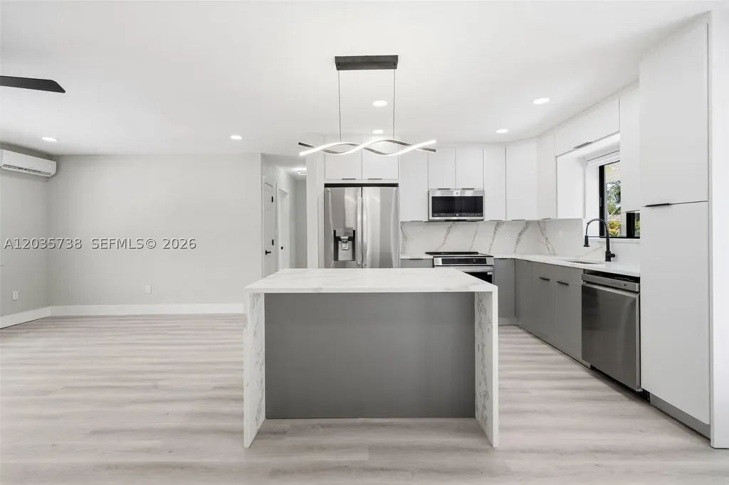 1944 NE 2nd Avenue Pompano Beach FL 33060